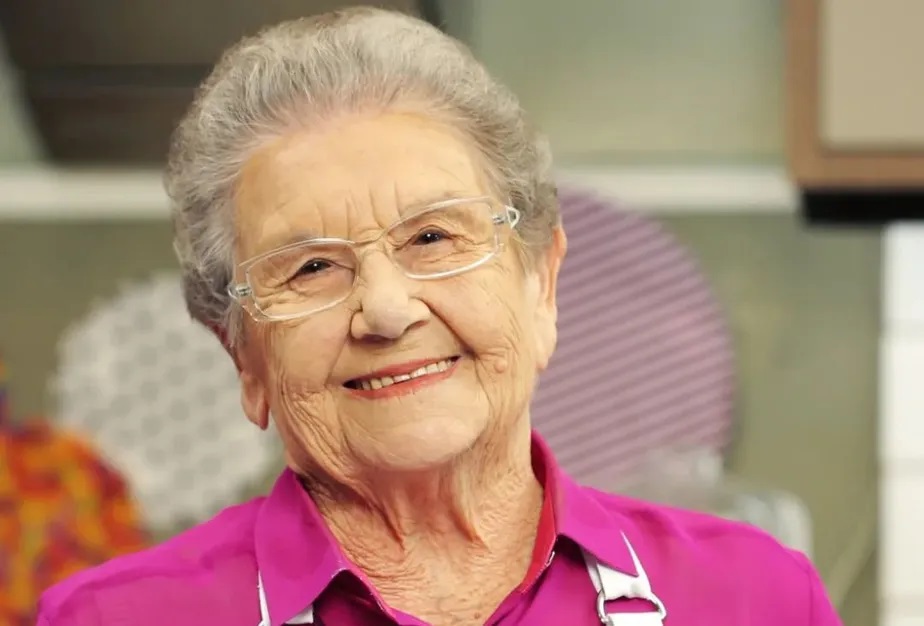 Morre Palmirinha Onofre, cozinheira e apresentadora ícone da TV, aos 91 anos