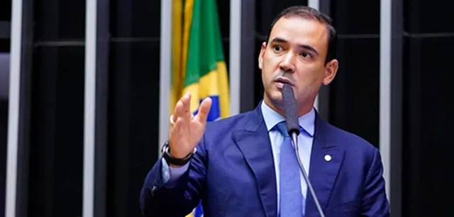 Deputado Vicentinho Júnior anuncia voto favorável ao fim da escala 6x1 na Câmara