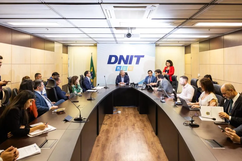 Pontes de Araguatins e Pedro Afonso: no DNIT, Dorinha cobra soluções urgentes e rotas alternativas