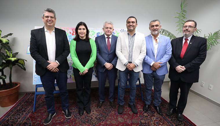 TCE, governo federal e ministros debatem retomada de quase 100 obras paralisadas no Tocantins