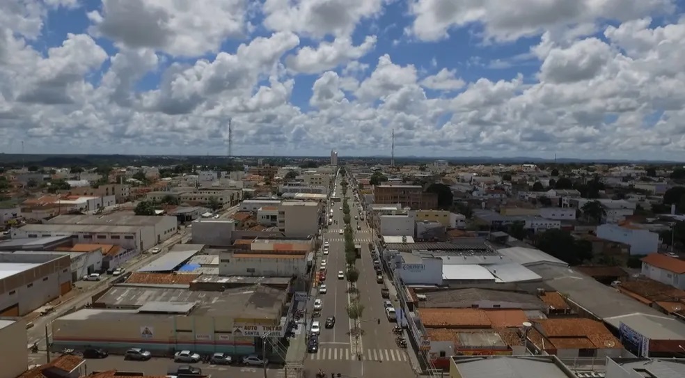 Mulher passa mal enquanto dirigia, bate em duas motos e morre dentro de carro em Gurupi