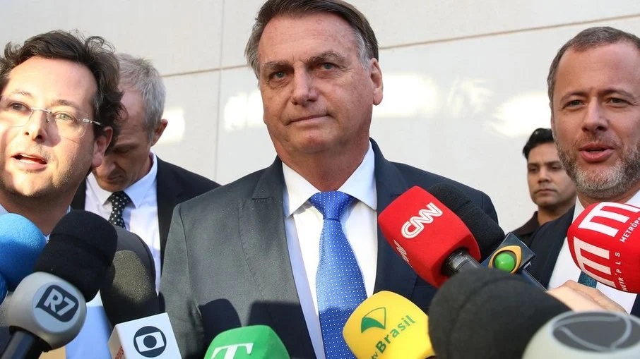 TSE multa Jair Bolsonaro em R$ 55 mil após descumprimento de ordem