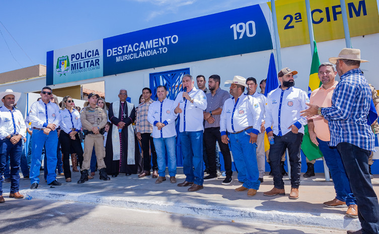 Vice-governador Laurez Moreira entrega obras durante comemoração dos 32 anos de Muricilândia