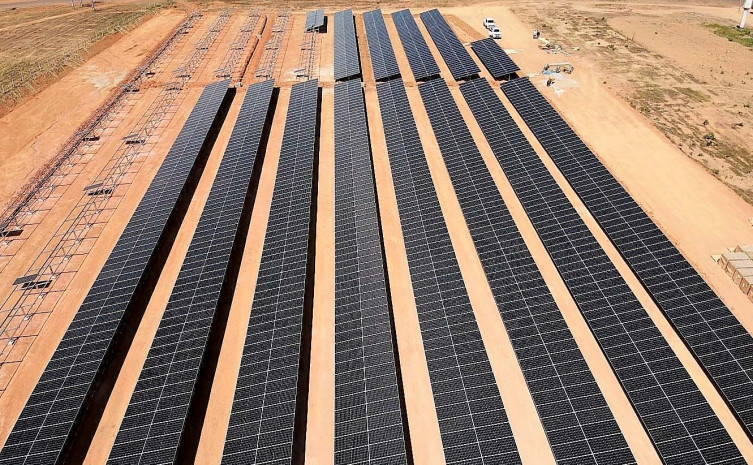 Governo do Tocantins conclui mais de 70% da obra de implantação da usina de energia fotovoltaica no Distrito de Irrigação Manuel Alves